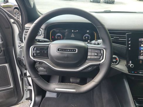 Used 2024 Jeep Wagoneer L Series II RWD image 27