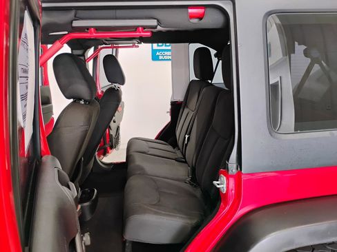 Used 2015 Jeep Wrangler Unlimited Sport w/ Connectivity Group AWD/4WD image 35