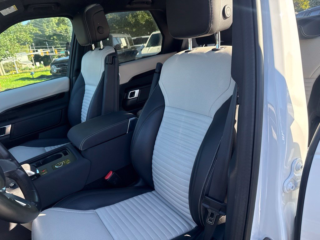 Used 2023 Land Rover Discovery S R-Dynamic AWD/4WD image 13