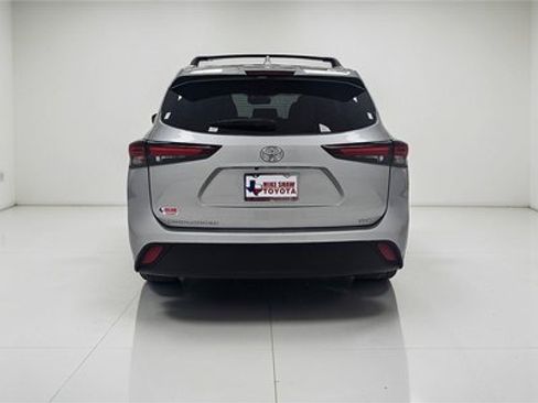 Used 2024 Toyota Highlander XLE image 39
