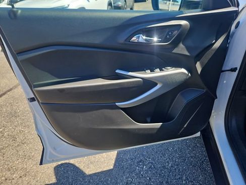 Used 2024 Chevrolet Trax LS w/ LS Convenience Package FWD image 11