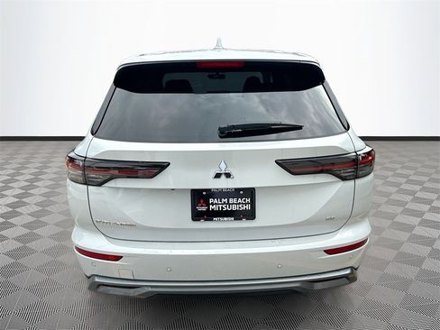 New 2026 Mitsubishi Outlander SE image 6