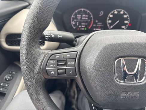 Used 2023 Honda HR-V LX image 15