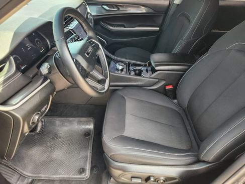 Used 2022 Jeep Grand Cherokee Laredo w/ Luxury Tech Group I AWD/4WD image 13