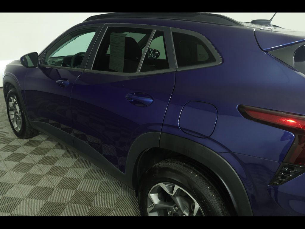 Used 2024 Chevrolet Trax LT w/ Driver Confidence Package FWD image 17