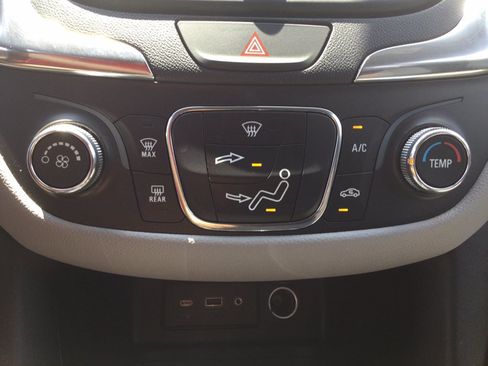 Used 2021 Chevrolet Equinox LS w/ LS Convenience Package AWD/4WD image 34