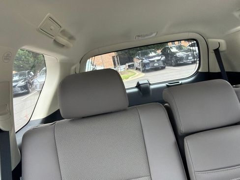 Certified 2023 Lexus GX 460 Premium w/ Premium Package AWD/4WD image 28