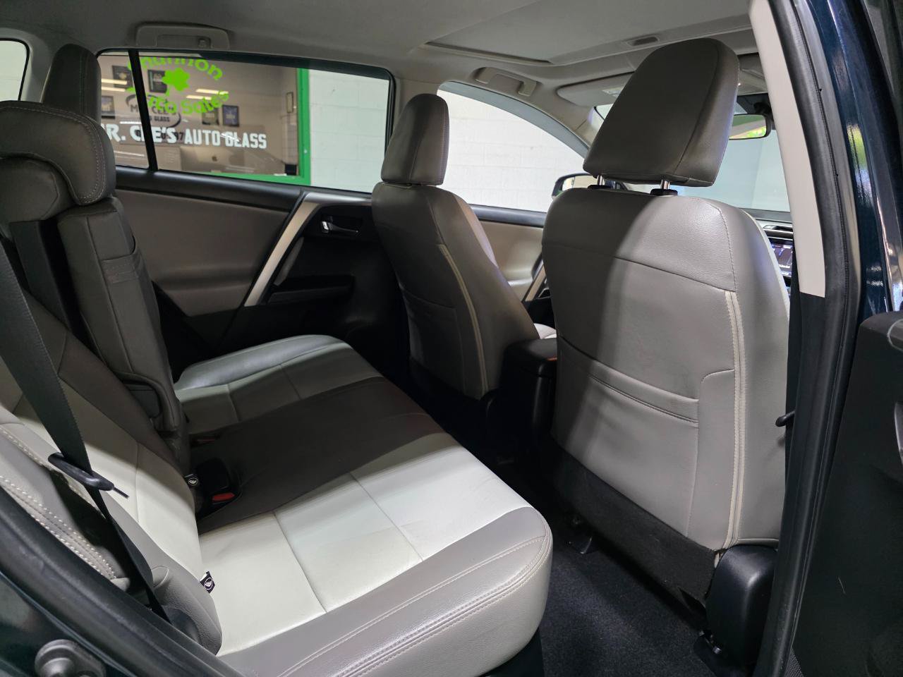 Used 2018 Toyota RAV4 XLE AWD/4WD image 23