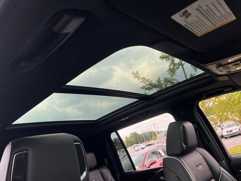 Used 2022 Cadillac Escalade ESV Sport RWD image 38