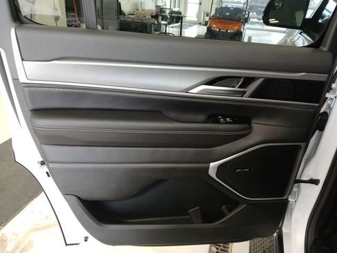 New 2026 Jeep Grand Wagoneer 4WD image 14