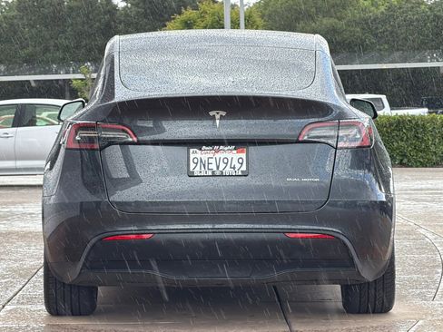 Used 2024 Tesla Model Y Long Range AWD/4WD image 5