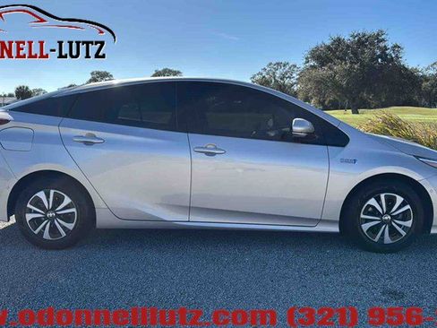Used 2019 Toyota Prius Prime Advanced image 6