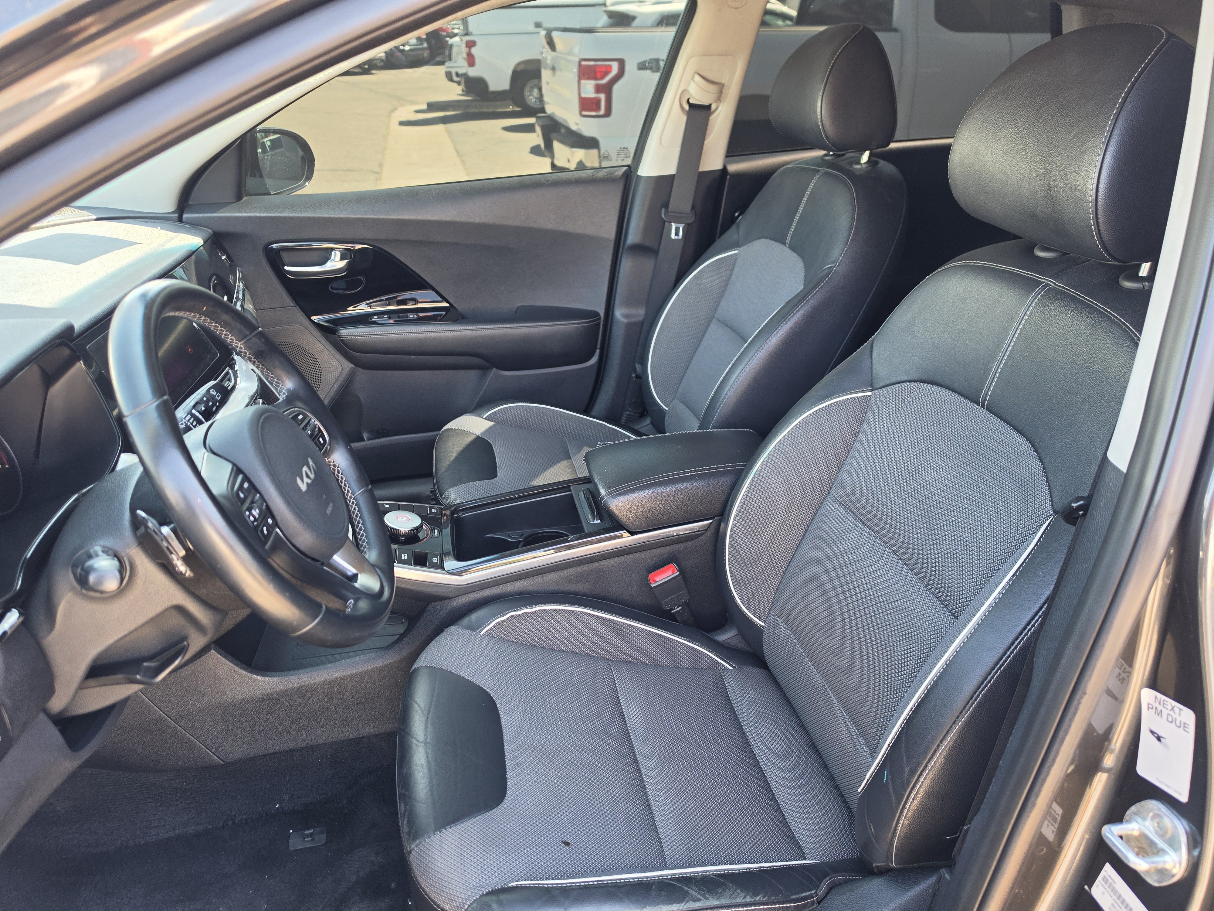 Used 2022 Kia Niro EX FWD image 11