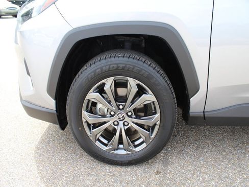 Used 2022 Toyota RAV4 XLE Premium image 23