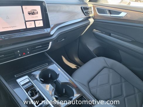Used 2024 Volkswagen Atlas SE image 25