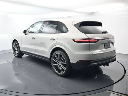 Certified 2023 Porsche Cayenne Platinum Edition AWD/4WD image 3