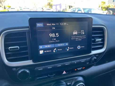 Used 2025 Hyundai Venue SEL image 20