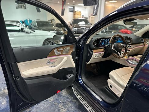 Used 2022 Mercedes-Benz GLS 450 4MATIC image 11