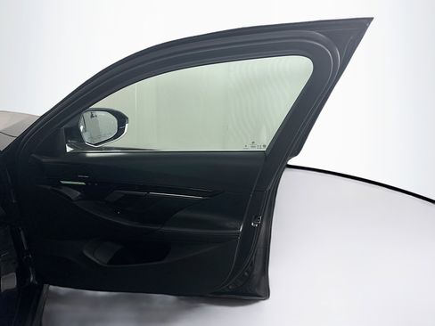 Used 2024 BMW 530i image 35