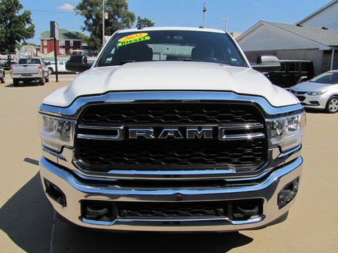 Used 2022 RAM 2500 Tradesman w/ Chrome Appearance Group AWD/4WD image 3
