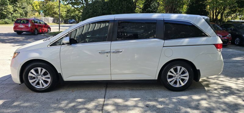 Used 2016 Honda Odyssey SE image 2