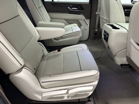 Used 2025 GMC Yukon XL Denali w/ Sun & Power Step Package AWD/4WD image 51