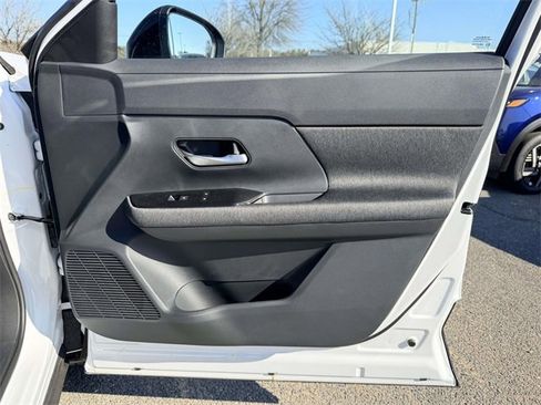 New 2026 Nissan Kicks SV image 8