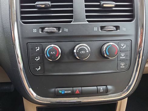 Used 2015 Dodge Grand Caravan American Value Package FWD image 15