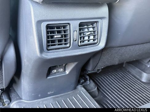 Used 2024 Toyota Venza Limited image 33