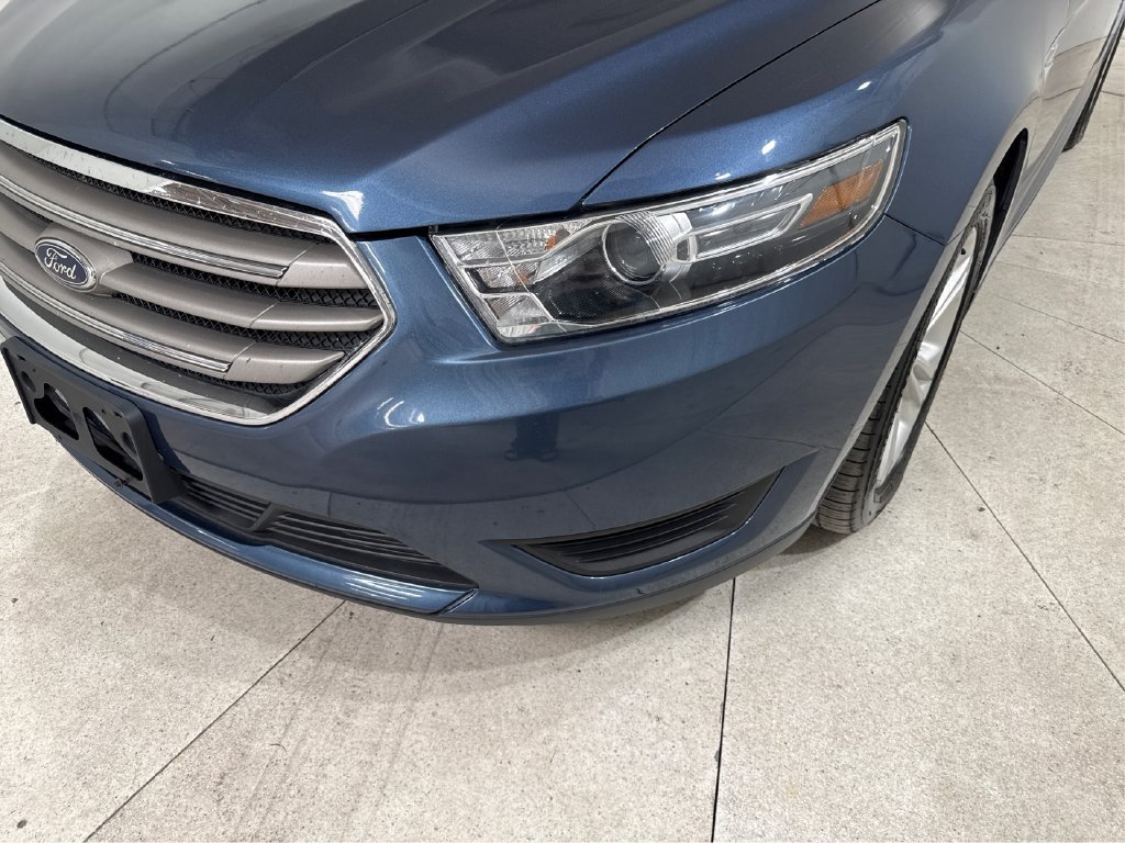 Used 2018 Ford Taurus SE FWD image 14