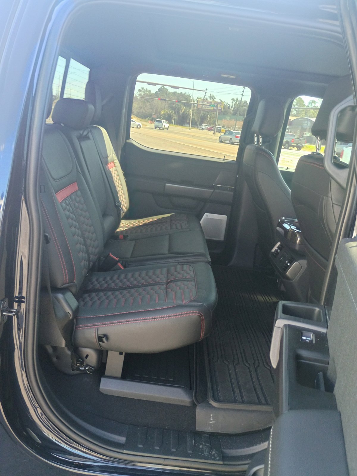 Used 2025 Ford F150 Lariat w/ Equipment Group 502A High AWD/4WD image 7