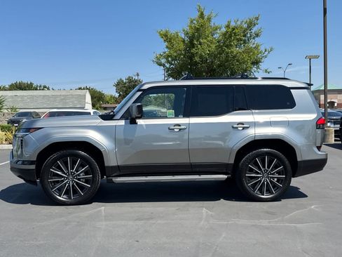 Used 2024 Lexus GX 550 w/ Accessory Package (Z1) AWD/4WD image 9