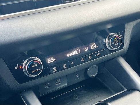 Used 2024 Mitsubishi Outlander SE image 16