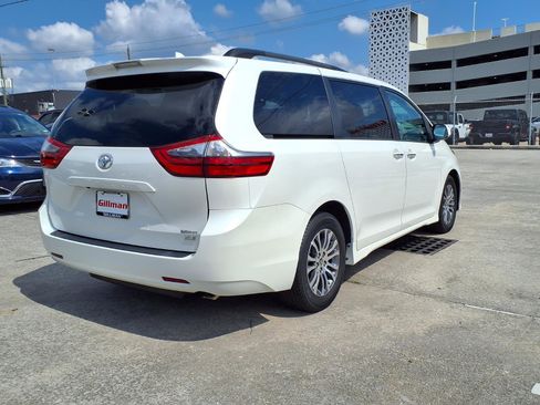 Used 2020 Toyota Sienna XLE FWD image 26