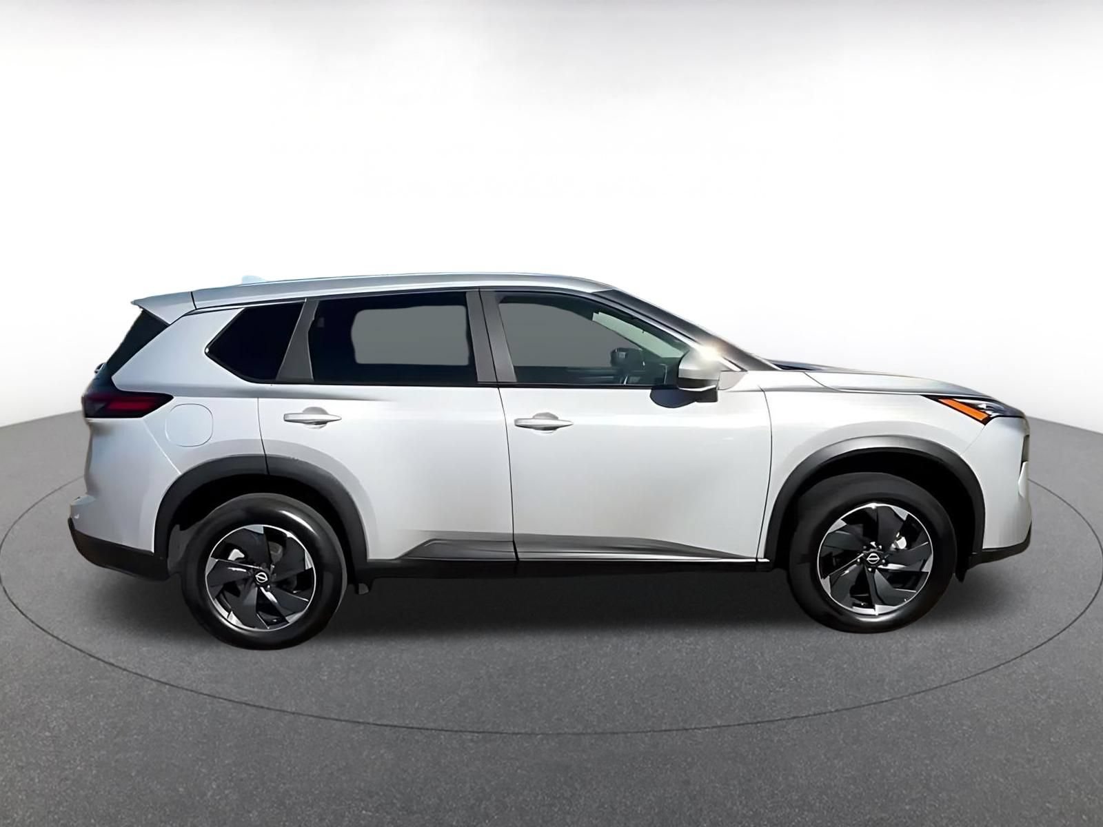 Used 2025 Nissan Rogue SV AWD/4WD image 15