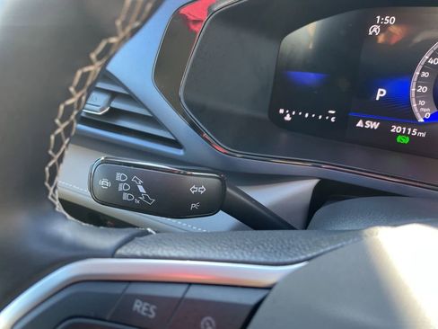 Used 2024 Volkswagen Taos SE image 21