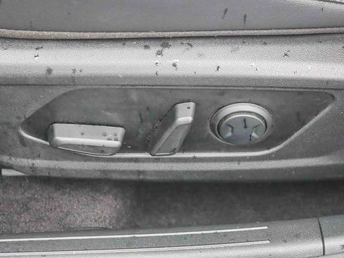 Used 2023 Hyundai Elantra Limited image 21