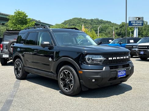 Certified 2025 Ford Bronco Sport Outer Banks w/ Outer Banks Tech Package+ AWD/4WD image 1