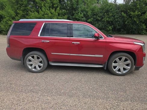 Used 2015 Cadillac Escalade Luxury AWD/4WD image 15