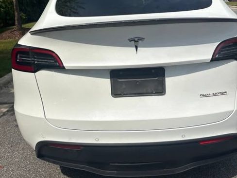 Used 2022 Tesla Model Y Performance AWD/4WD image 10