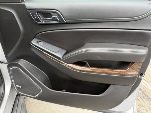 Used 2018 Chevrolet Suburban LT RWD image 29