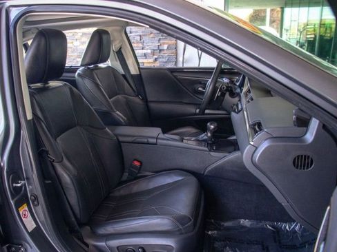 Used 2019 Lexus ES 350 Ultra Luxury w/ Accessory Package FWD image 19