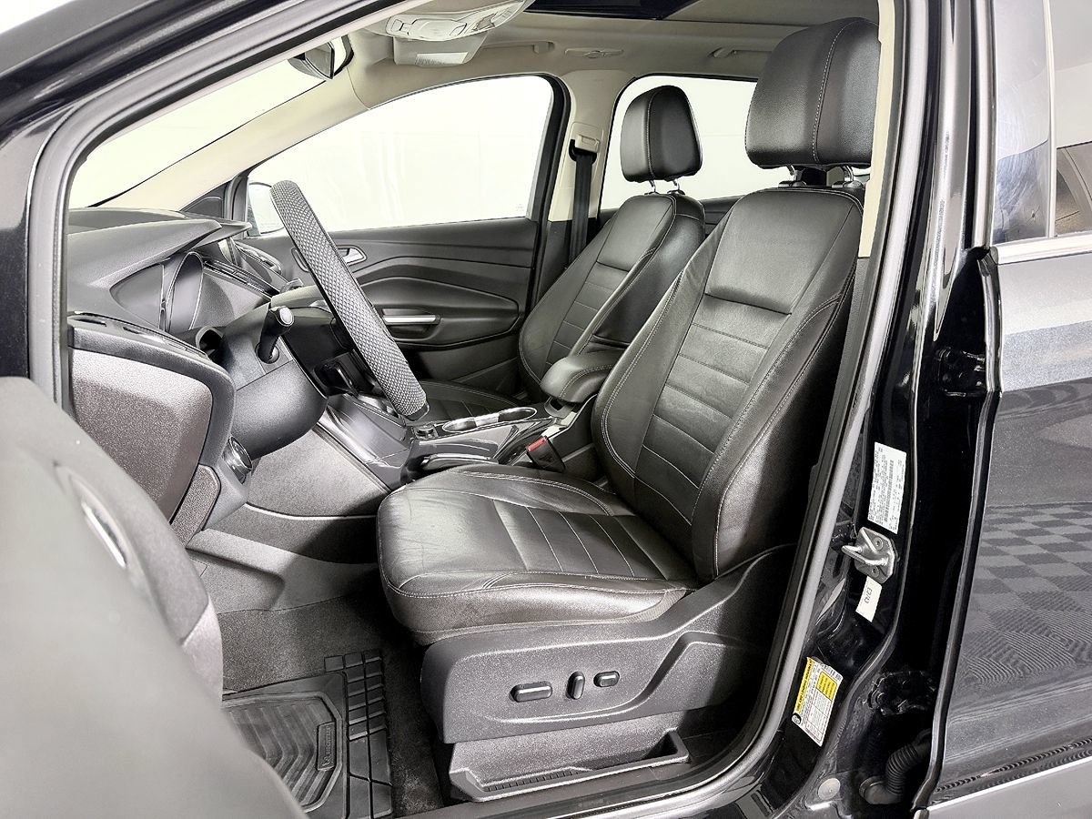 Used 2014 Ford Escape Titanium w/ Equipment Group 401A AWD/4WD image 32