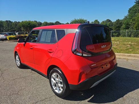 Used 2023 Kia Soul LX w/ LX Technology Package FWD image 8