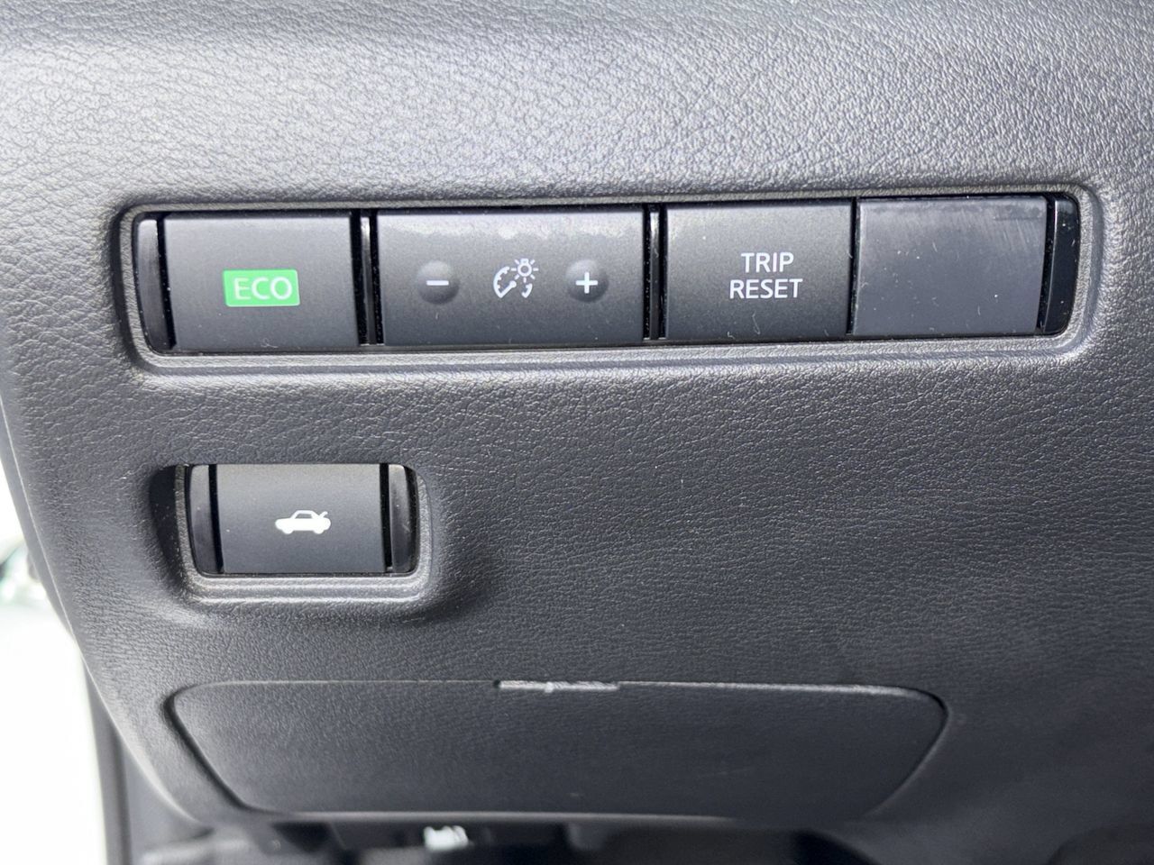Certified 2025 Nissan Sentra SR FWD image 22