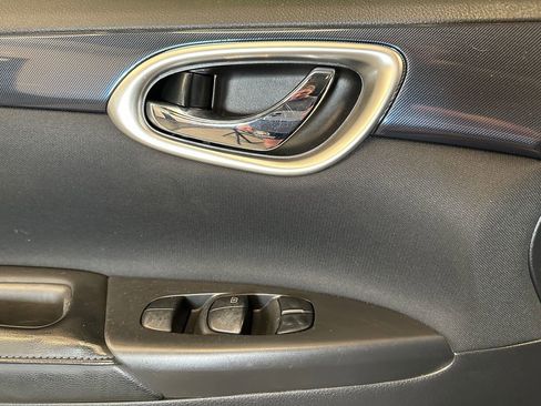 Used 2019 Nissan Sentra SR image 19