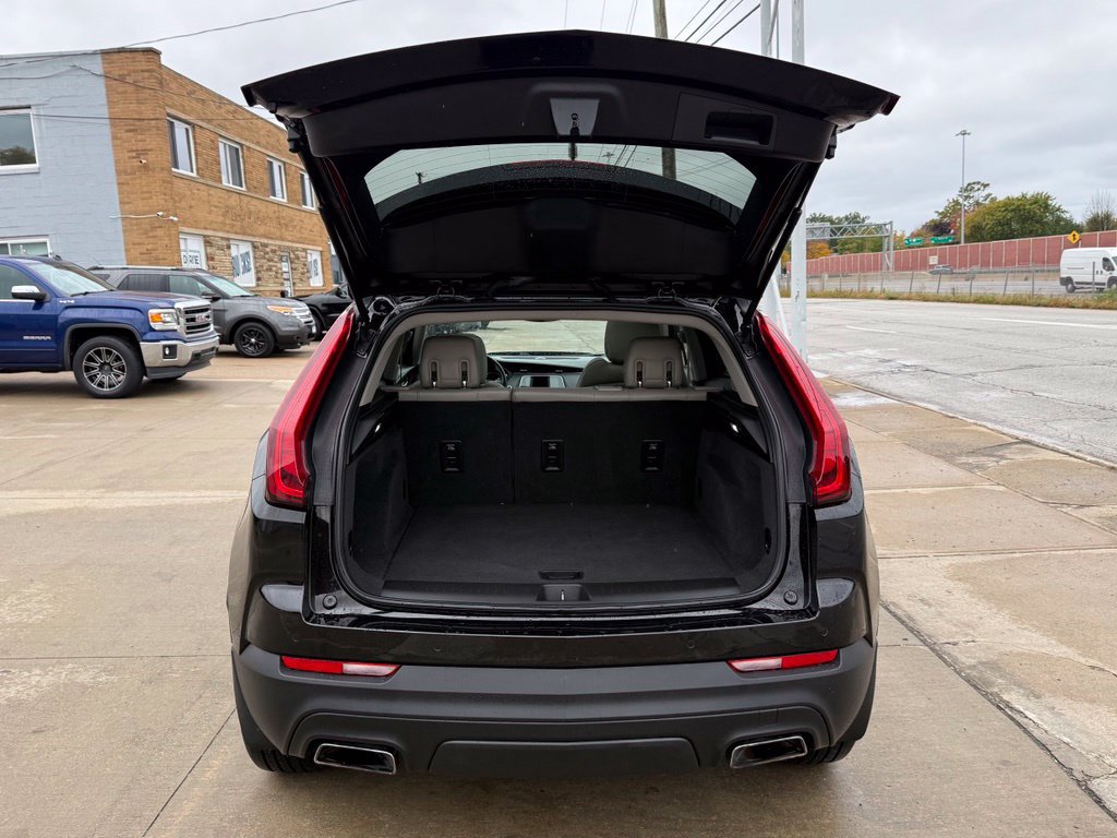 Used 2019 Cadillac XT4 Luxury w/ Cold Weather Package AWD/4WD image 18