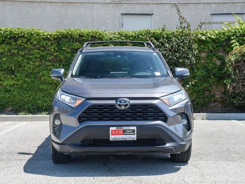 Used 2021 Toyota RAV4 XLE FWD image 2