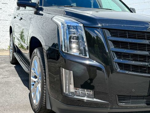 Used 2019 Cadillac Escalade Luxury AWD/4WD image 4