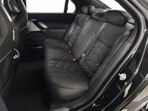 New 2026 BMW 740i xDrive image 34